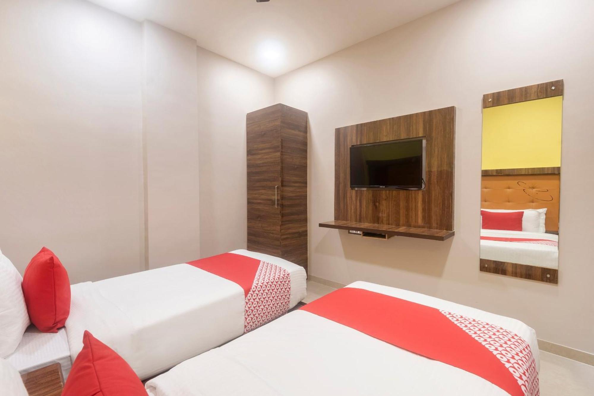 Hotel Blue Executive Near Chhatrapati Shivaji International Airport Mumbai Exterior photo