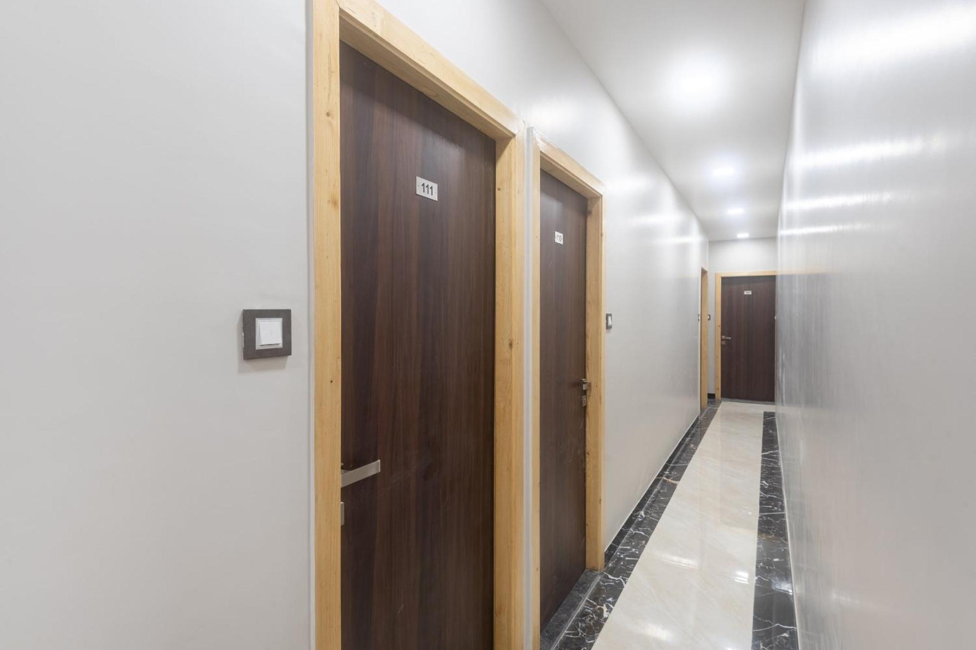Hotel Blue Executive Near Chhatrapati Shivaji International Airport Mumbai Exterior photo
