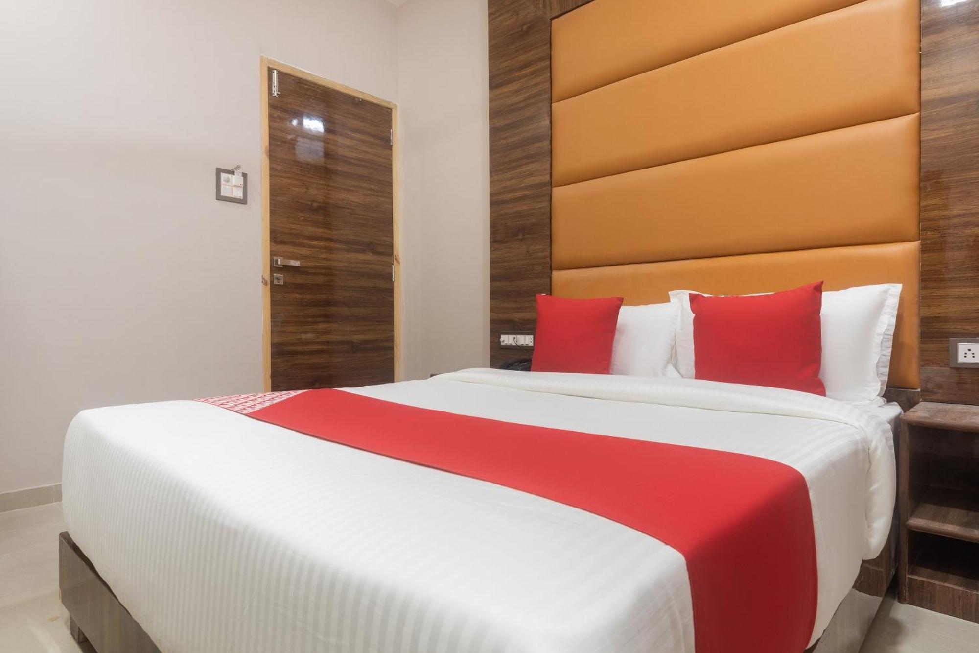 Hotel Blue Executive Near Chhatrapati Shivaji International Airport Mumbai Exterior photo